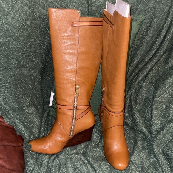 Adair Pebble Grain Leather COACH Boots - Saddle. Size 8.5 - Picture 4 of 10